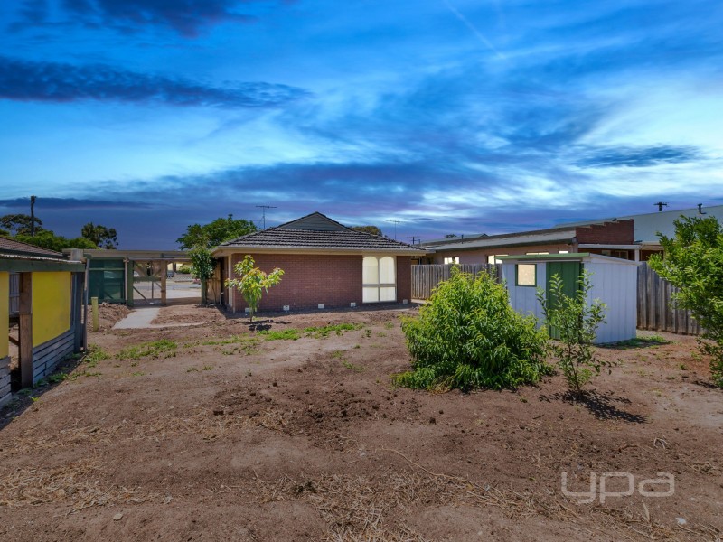 12 Irving Road, Melton VIC 3337