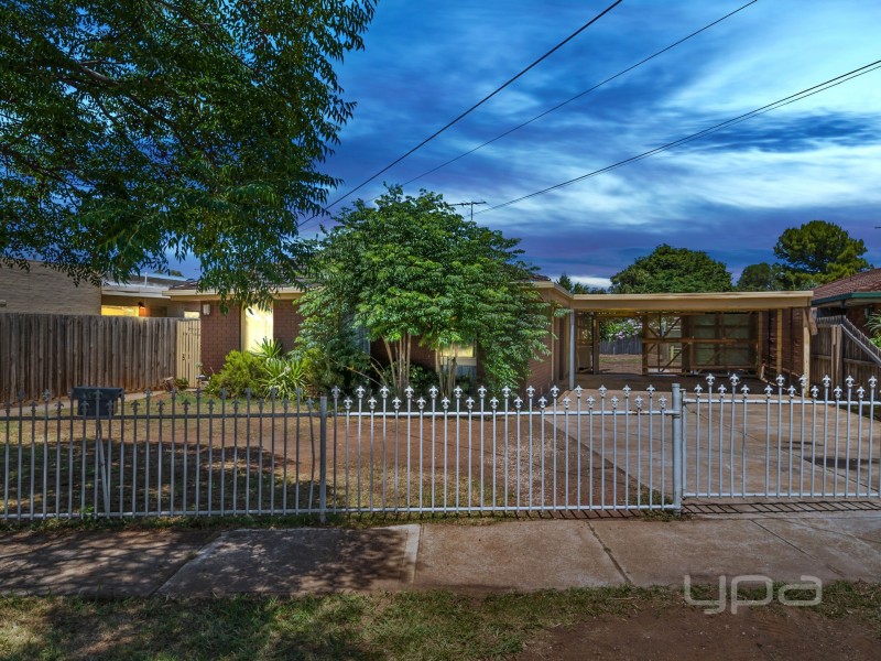 12 Irving Road, Melton VIC 3337