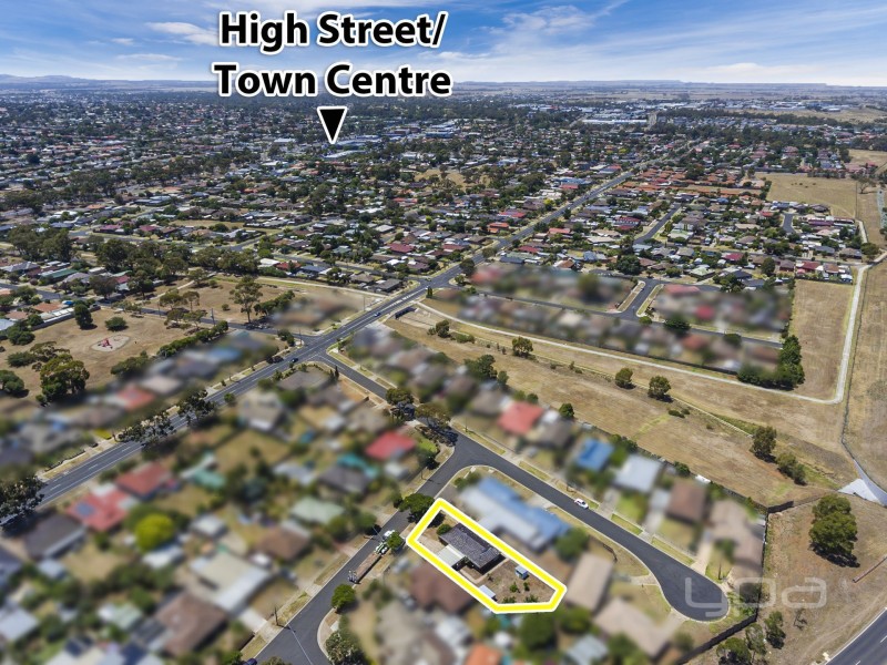 12 Irving Road, Melton VIC 3337