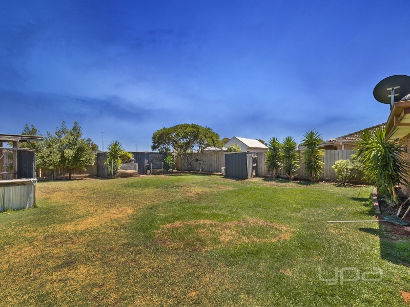 41 Leonid Drive, Rockbank VIC 3335