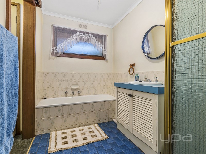 2 Wills Road, Melton South VIC 3338