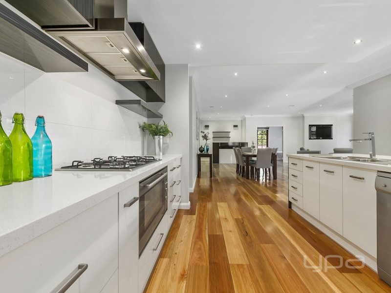 19 Desert Gum Way, Brookfield VIC 3338