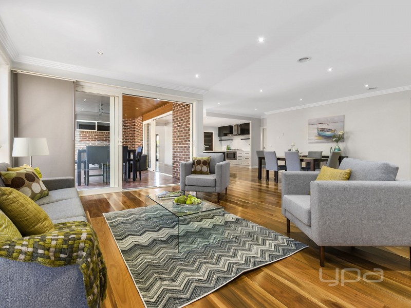 19 Desert Gum Way, Brookfield VIC 3338