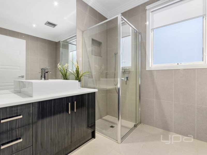 19 Desert Gum Way, Brookfield VIC 3338