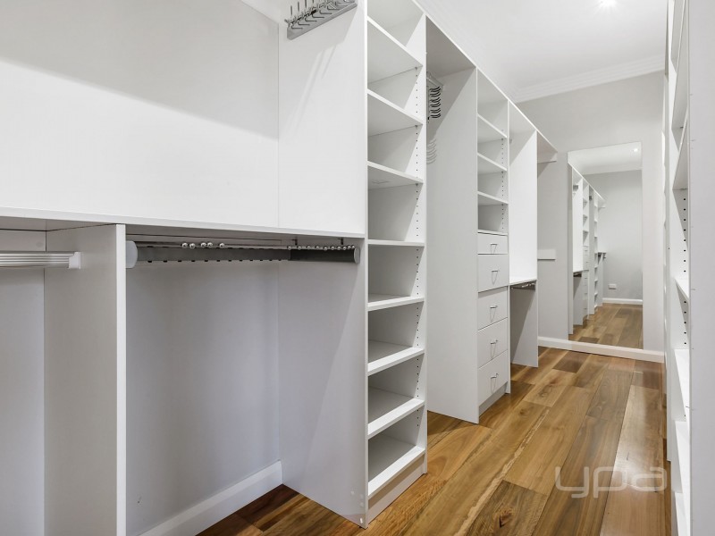 19 Desert Gum Way, Brookfield VIC 3338