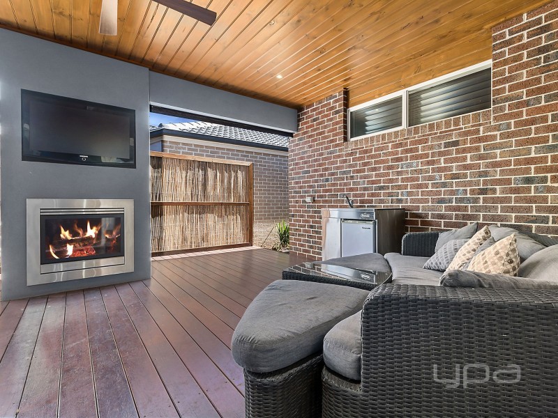 19 Desert Gum Way, Brookfield VIC 3338