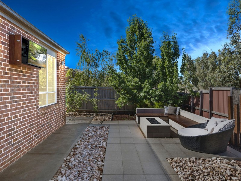 19 Desert Gum Way, Brookfield VIC 3338