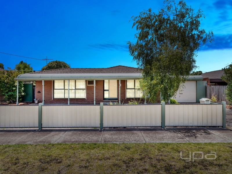 16 Mitchell Road, Melton South VIC 3338