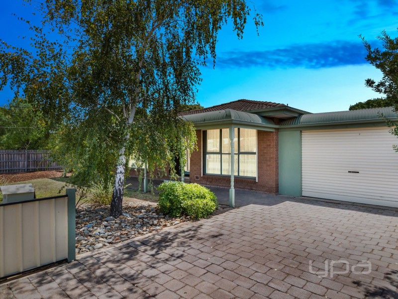 16 Mitchell Road, Melton South VIC 3338