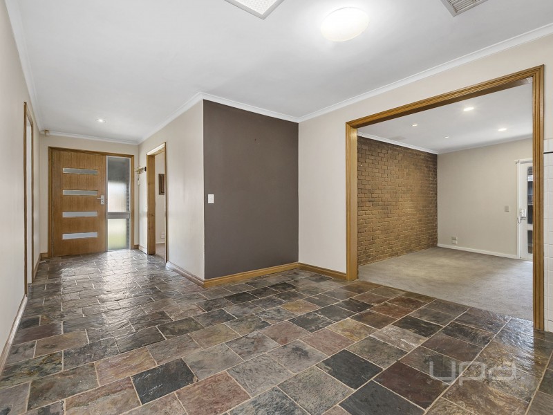 16 Mitchell Road, Melton South VIC 3338