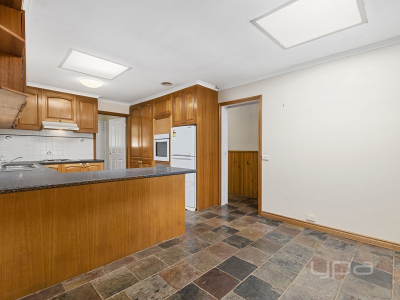 16 Mitchell Road, Melton South VIC 3338