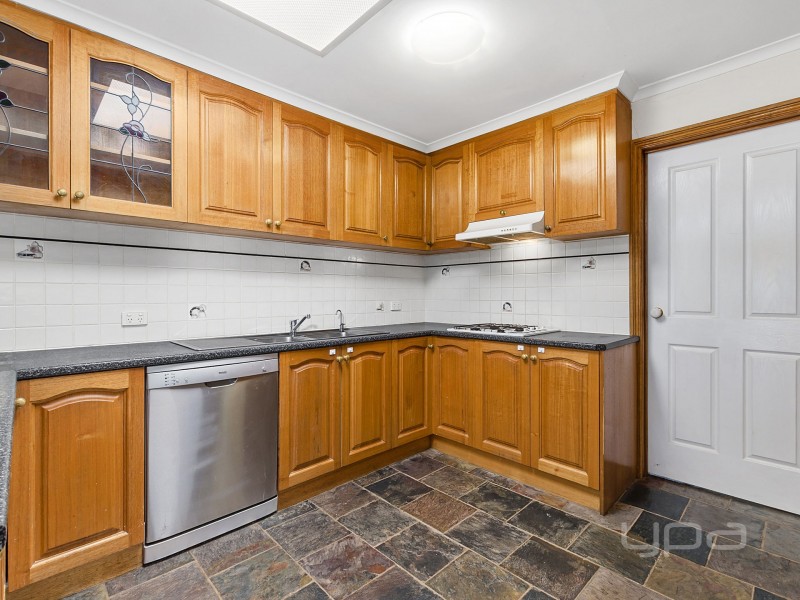 16 Mitchell Road, Melton South VIC 3338