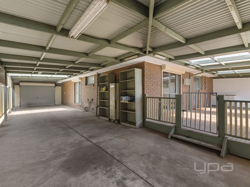 16 Mitchell Road, Melton South VIC 3338