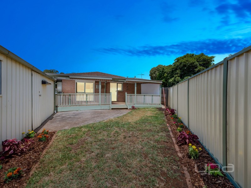 16 Mitchell Road, Melton South VIC 3338