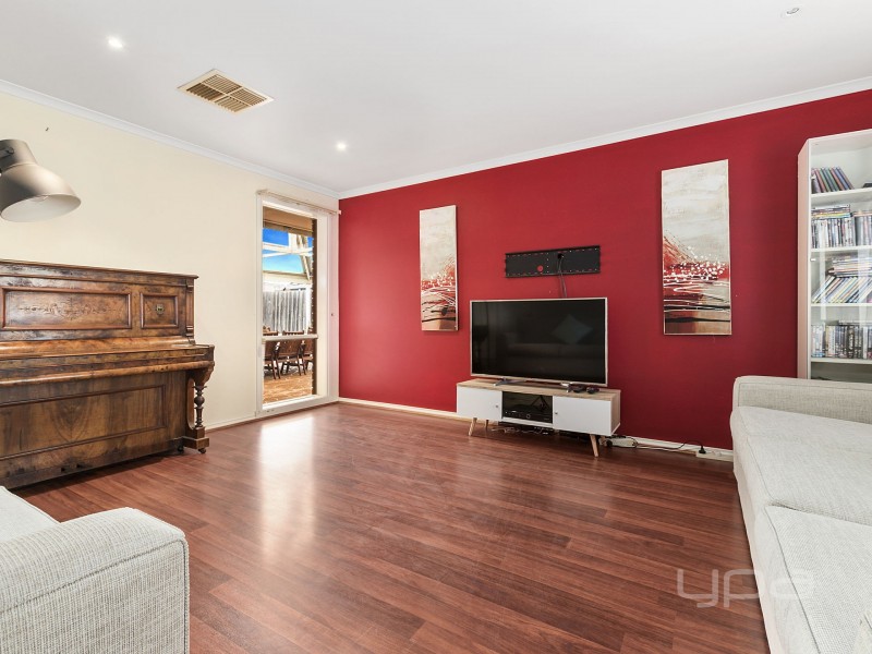 12 Harrington Drive, Melton West VIC 3337