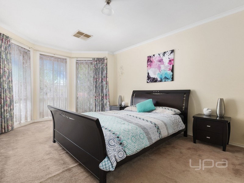 12 Harrington Drive, Melton West VIC 3337