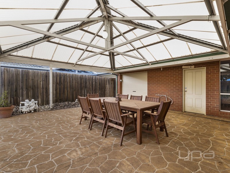 12 Harrington Drive, Melton West VIC 3337