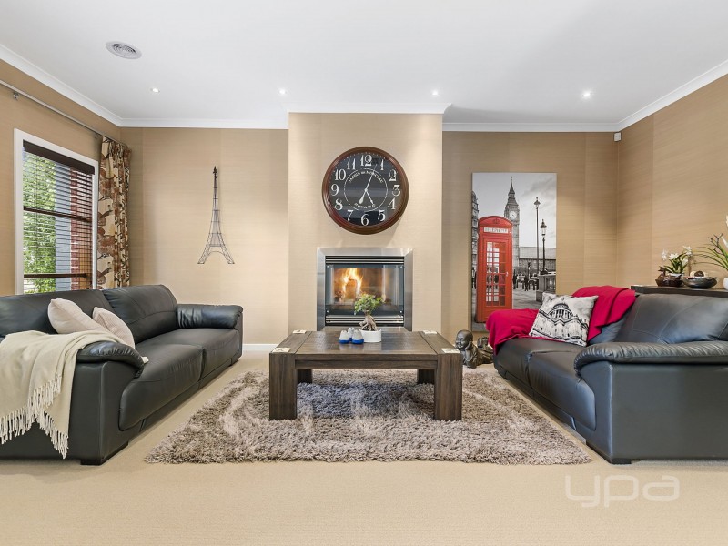 11 Castletown Boulevard, Melton South VIC 3338