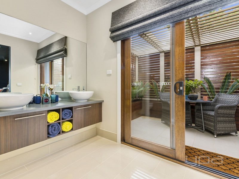 11 Castletown Boulevard, Melton South VIC 3338