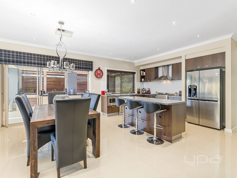 11 Castletown Boulevard, Melton South VIC 3338