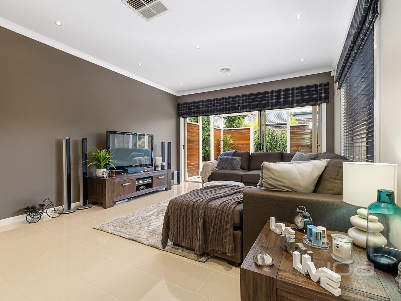 11 Castletown Boulevard, Melton South VIC 3338