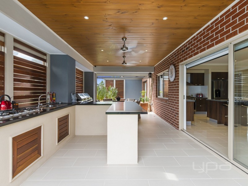 11 Castletown Boulevard, Melton South VIC 3338