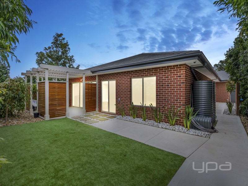 11 Castletown Boulevard, Melton South VIC 3338