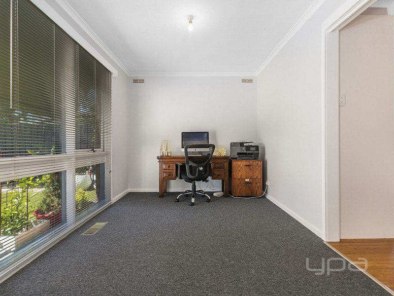 9 Acacia Crescent, Melton South VIC 3338