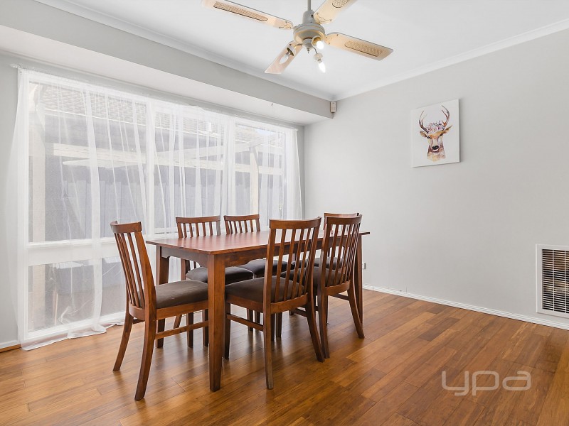 9 Acacia Crescent, Melton South VIC 3338