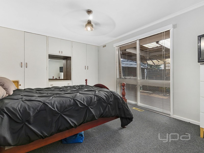 9 Acacia Crescent, Melton South VIC 3338