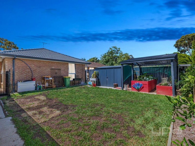 9 Acacia Crescent, Melton South VIC 3338