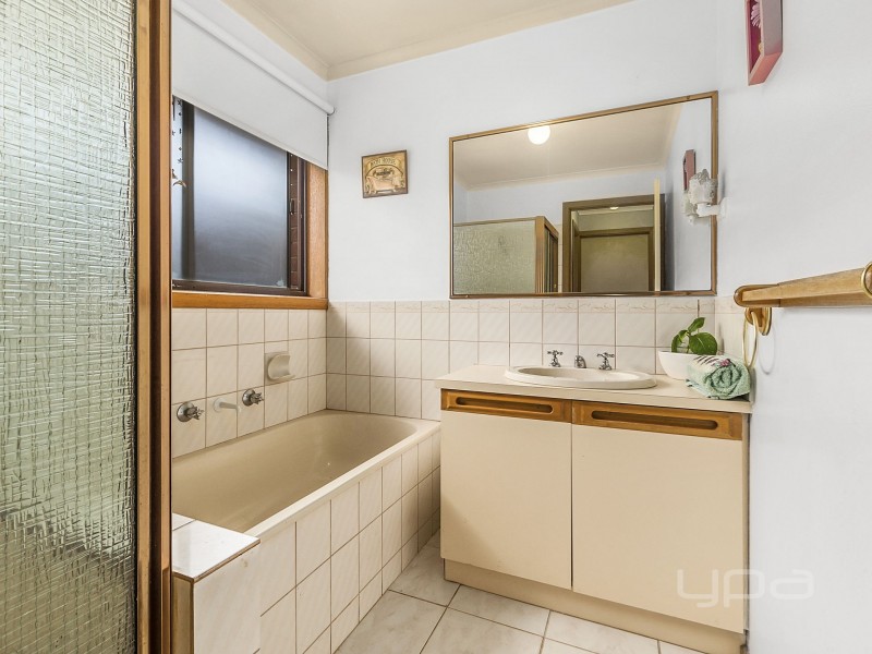 12 Moodie Street, Melton South VIC 3338