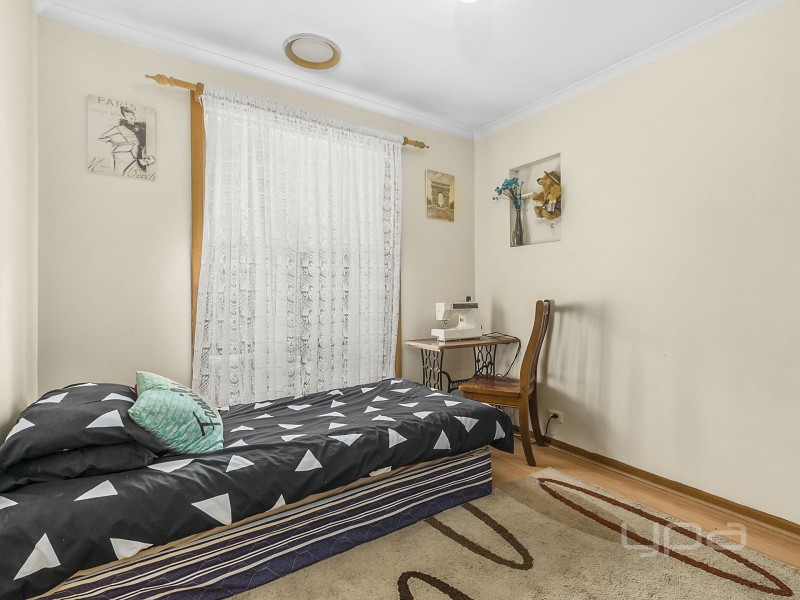 12 Moodie Street, Melton South VIC 3338