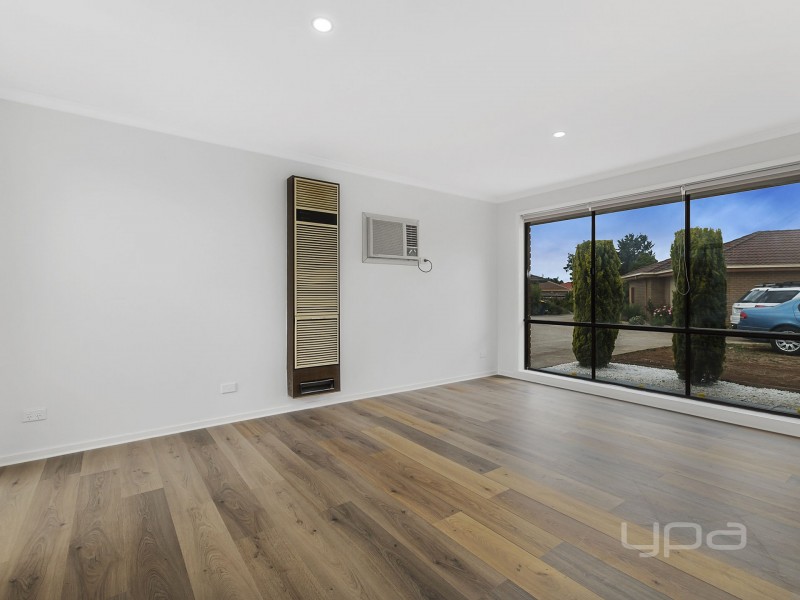 3/7 Coventry Place, Melton South VIC 3338