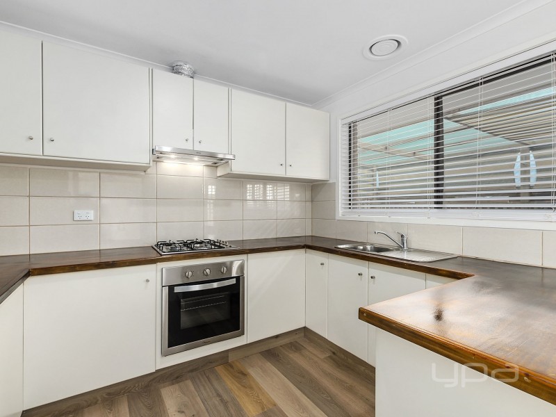 3/7 Coventry Place, Melton South VIC 3338