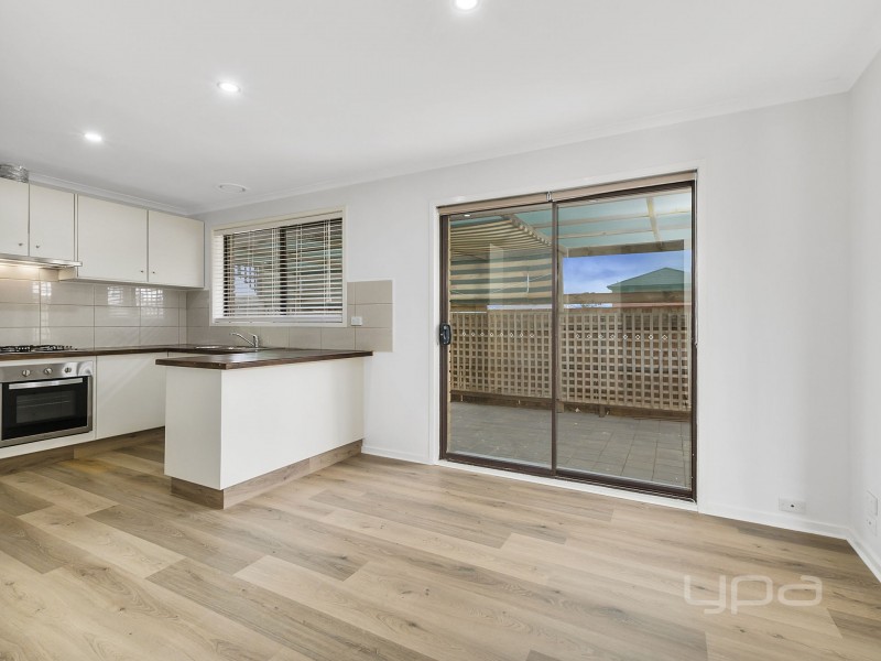 3/7 Coventry Place, Melton South VIC 3338