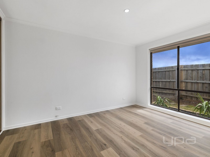 3/7 Coventry Place, Melton South VIC 3338