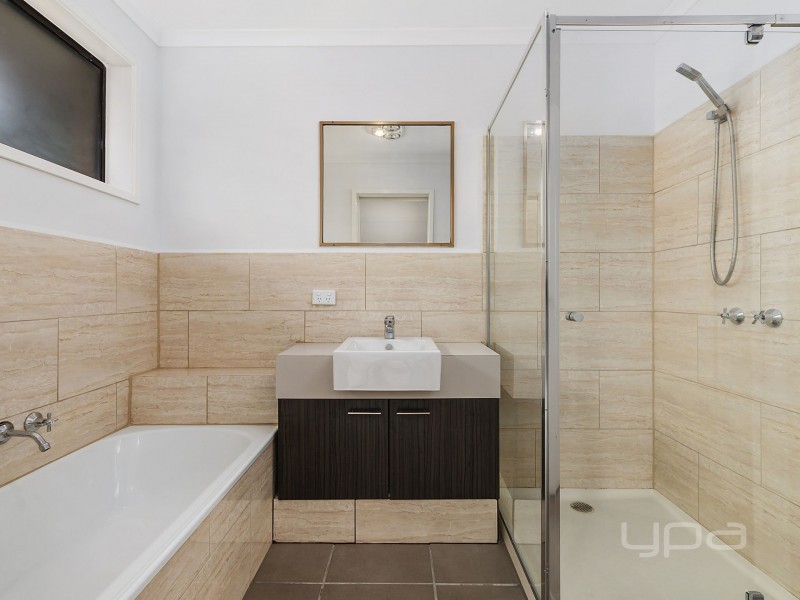 3/7 Coventry Place, Melton South VIC 3338