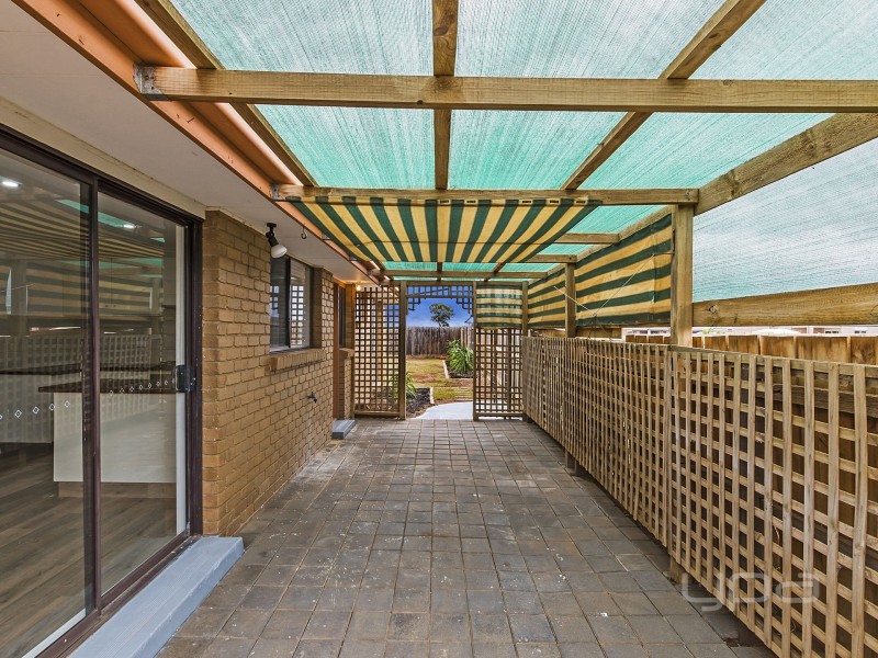 3/7 Coventry Place, Melton South VIC 3338