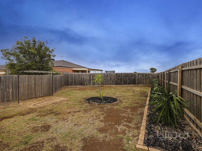 3/7 Coventry Place, Melton South VIC 3338