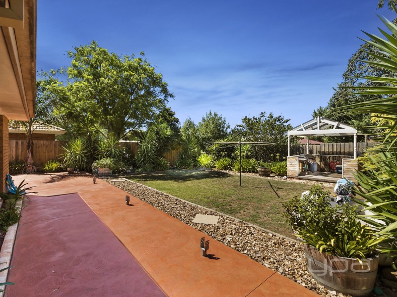 30 Pennyroyal Crescent, Kurunjang VIC 3337