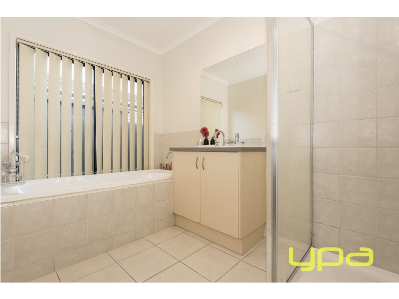 12 Rainsford Place, Melton West VIC 3337