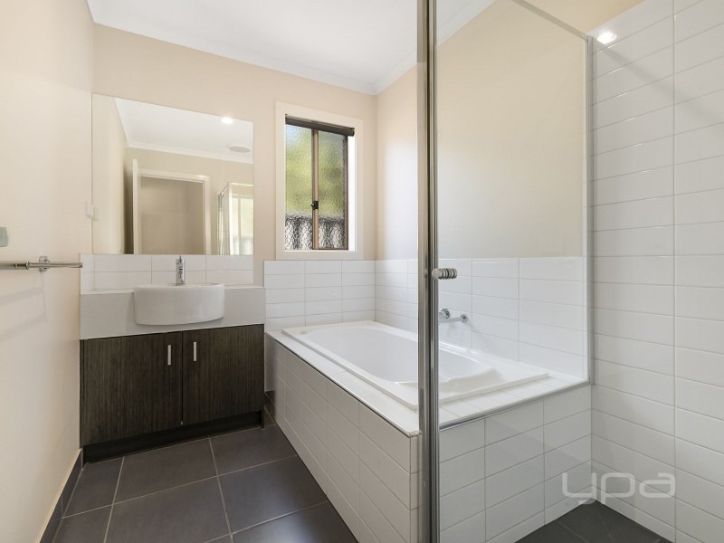 9 Stonehill Drive, Maddingley VIC 3340