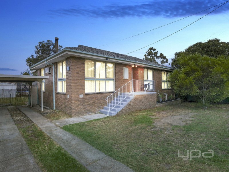 6 Riddle Drive, Melton VIC 3337