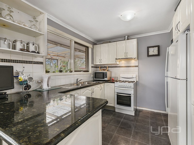 6 Riddle Drive, Melton VIC 3337