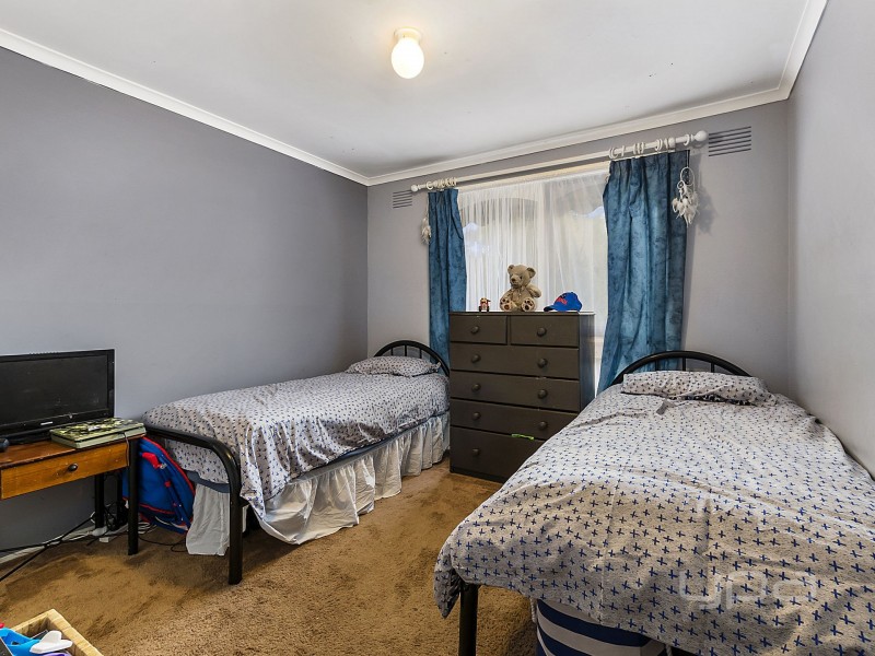 6 Riddle Drive, Melton VIC 3337