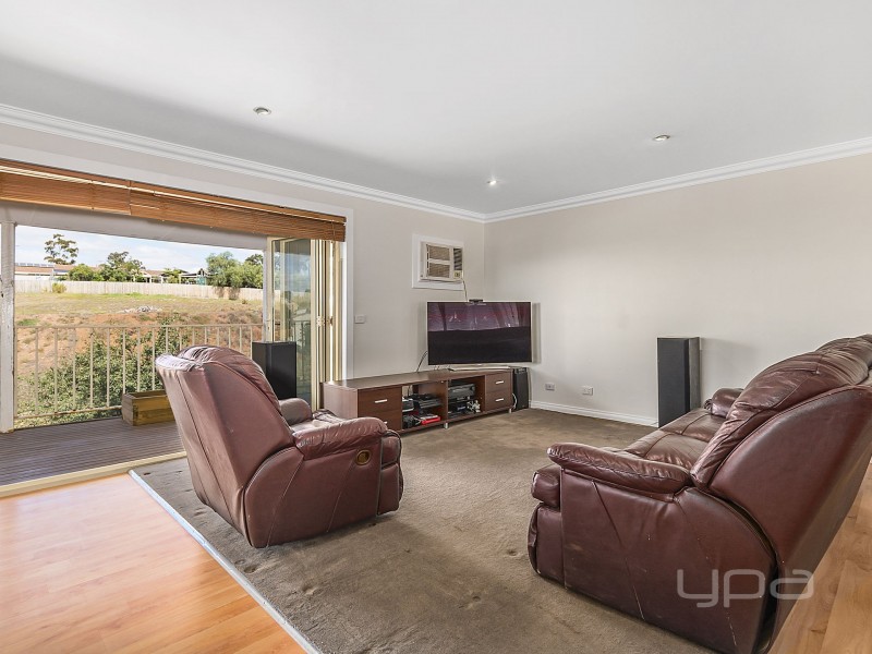 11 Riversdale Crescent, Darley VIC 3340