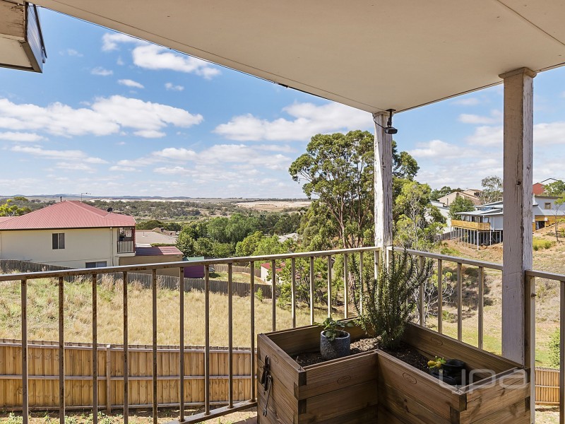 11 Riversdale Crescent, Darley VIC 3340