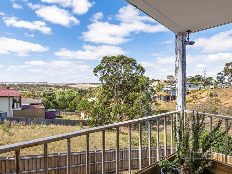 11 Riversdale Crescent, Darley VIC 3340