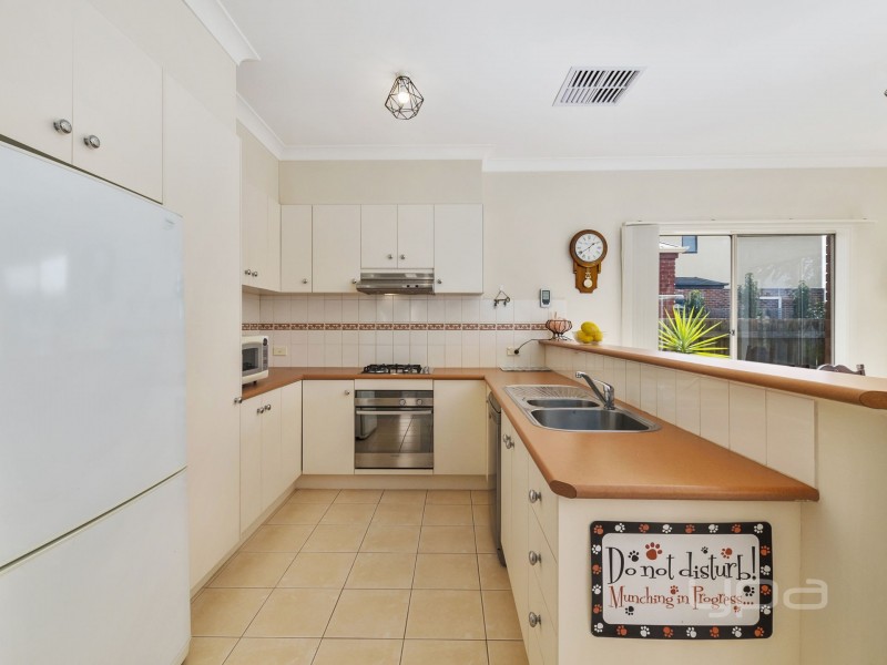 14 Ridgeway, Melton West VIC 3337